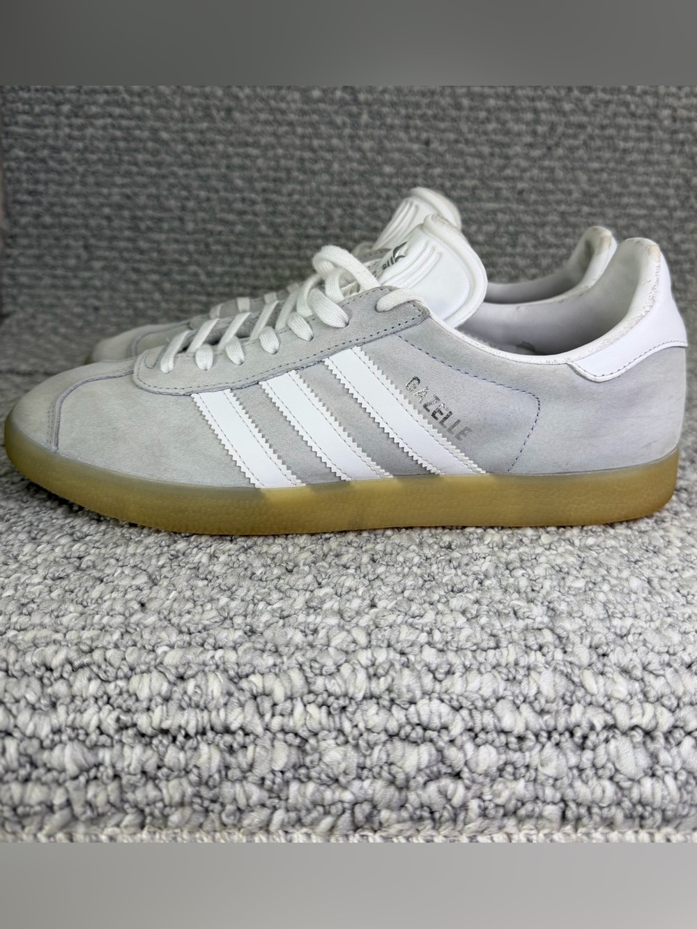 adidas Gazelle Suede Sneakers in Light Gray & White with Gum Sole Women’s Size 9 - Picture 13 of 13
